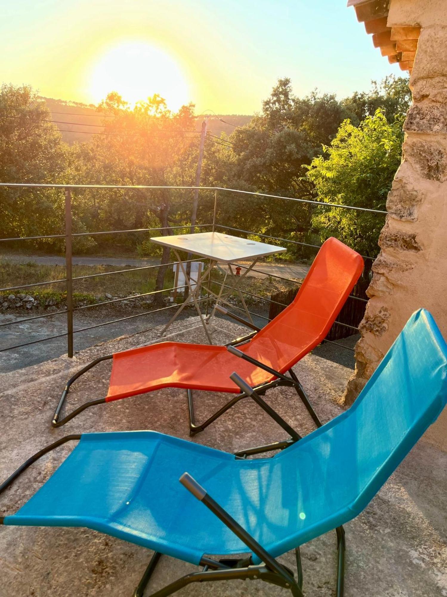 La Parenthese Du Var - Gite Avec Grande Terrasse Vue Sur Piscine Saint-Antonin-du-Var Exterior foto
